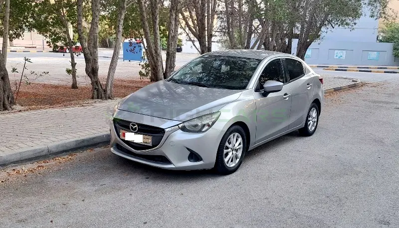  Mazda 2 